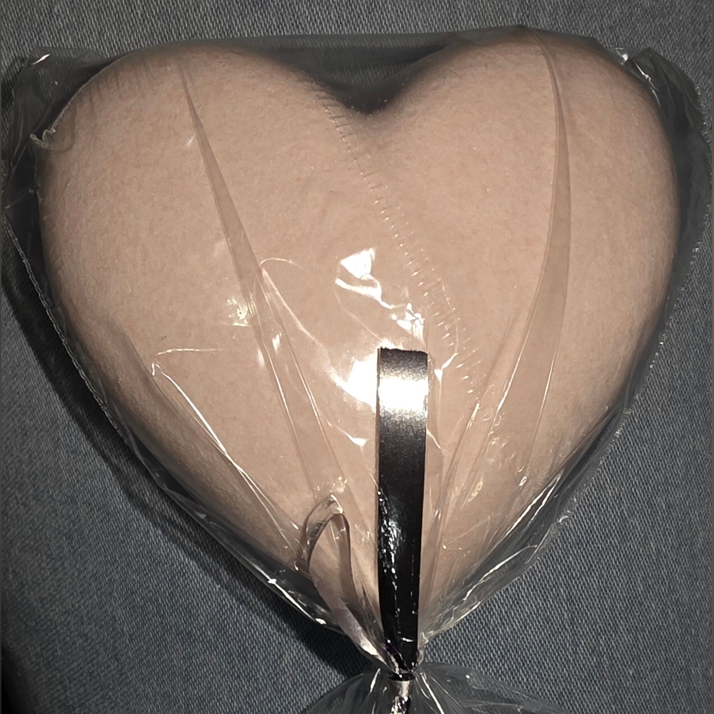 Vanilla Rose Heart-Shaped Fizzing Bath Bomb